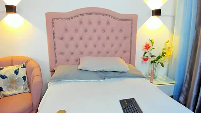 Chloekey online show from 04-09-26, 07:53