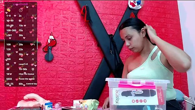 Snapshot of juliette18rose chatting on 03-04-26, 08:27 juliette18rose online show from 03-04-26, 08:27