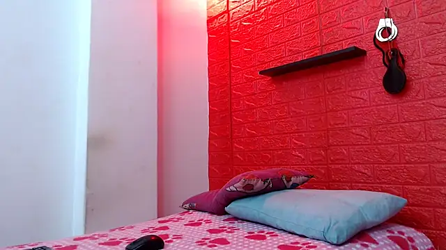 Snapshot of juliette18rose chatting on 02-13-26, 07:14 juliette18rose online show from 02-13-26, 07:14