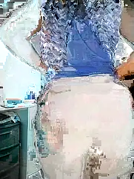 Snapshot of RosseLaure chatting on 06-15-26, 11:37 RosseLaure online show from 06-15-26, 11:37