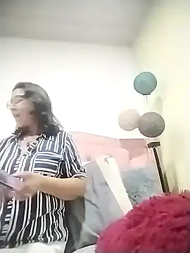 Snapshot of RosseLaure chatting on 02-03-26, 01:38 RosseLaure online show from 02-03-26, 01:38