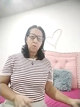 Snapshot of RosseLaure chatting on 05-15-26, 01:47 RosseLaure online show from 05-15-26, 01:47