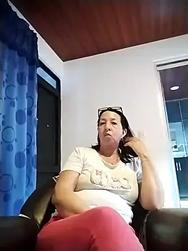 Snapshot of RosseLaure chatting on 06-01-26, 07:57 RosseLaure online show from 06-01-26, 07:57