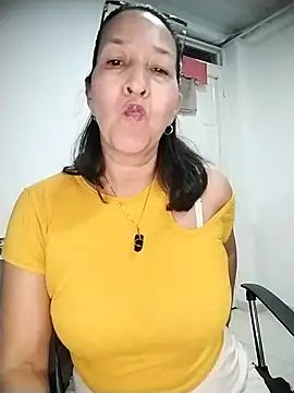 Snapshot of RosseLaure chatting on 06-11-26, 02:53 RosseLaure online show from 06-11-26, 02:53