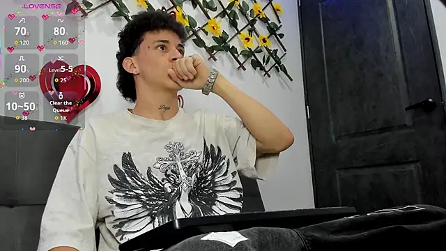 Snapshot of Maxxx_bigcockx chatting on 02-14-26, 01:28 Maxxx bigcockx online show from 02-14-26, 01:28