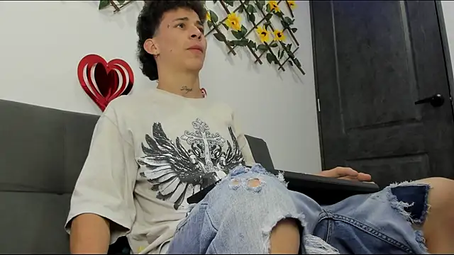 Snapshot of Maxxx_bigcockx chatting on 02-11-26, 02:55 Maxxx bigcockx online show from 02-11-26, 02:55