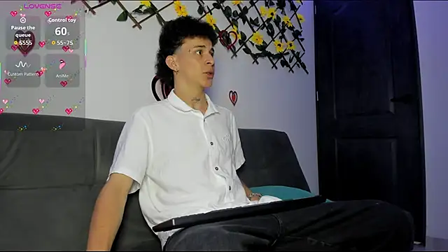 Snapshot of Maxxx_bigcockx chatting on 02-06-26, 03:13 Maxxx bigcockx online show from 02-06-26, 03:13