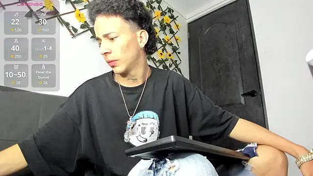 Snapshot of Maxxx_bigcockx chatting on 06-05-26, 02:38 Maxxx bigcockx online show from 06-05-26, 02:38