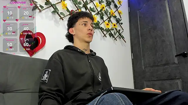 Snapshot of Maxxx_bigcockx chatting on 02-12-26, 02:33 Maxxx bigcockx online show from 02-12-26, 02:33