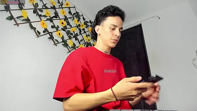 Snapshot of Maxxx_bigcockx chatting on 05-22-26, 03:26 Maxxx bigcockx online show from 05-22-26, 03:26