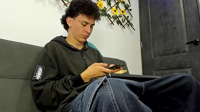 Snapshot of Maxxx_bigcockx chatting on 02-22-26, 02:25 Maxxx bigcockx online show from 02-22-26, 02:25