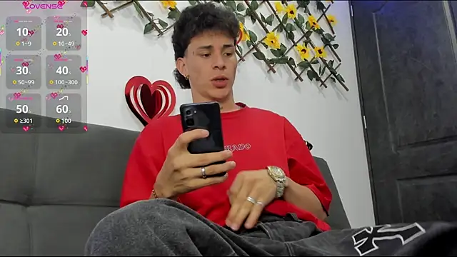 Snapshot of Maxxx_bigcockx chatting on 02-10-26, 03:27 Maxxx bigcockx online show from 02-10-26, 03:27