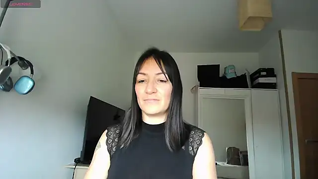 Snapshot of Yulian_Milf chatting on 05-02-26, 11:26 Yulian Milf online show from 05-02-26, 11:26