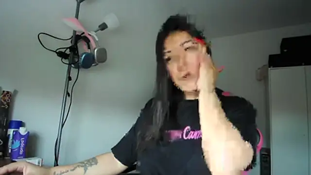 Snapshot of Yulian_Milf chatting on 02-25-26, 10:37 Yulian Milf online show from 02-25-26, 10:37