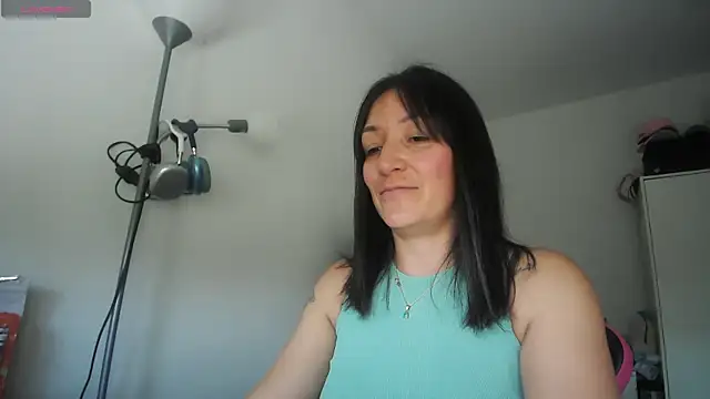 Snapshot of Yulian_Milf chatting on 06-01-26, 02:50 Yulian Milf online show from 06-01-26, 02:50