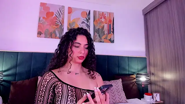 Snapshot of IrinaBlanc chatting on 05-15-26, 01:14 IrinaBlanc online show from 05-15-26, 01:14