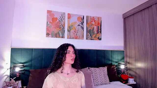 Snapshot of IrinaBlanc chatting on 06-19-26, 02:50 IrinaBlanc online show from 06-19-26, 02:50