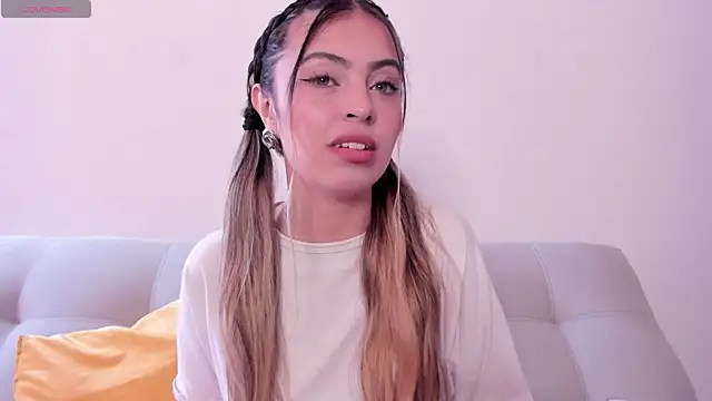 Snapshot of Fernanda_aaaa chatting on 05-22-26, 02:37 Fernanda aaaa online show from 05-22-26, 02:37