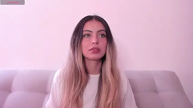 Snapshot of Fernanda_aaaa chatting on 06-03-26, 04:44 Fernanda aaaa online show from 06-03-26, 04:44