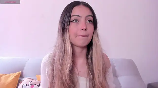 Snapshot of Fernanda_aaaa chatting on 06-08-26, 03:23 Fernanda aaaa online show from 06-08-26, 03:23