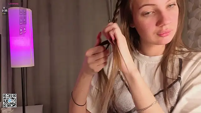 Snapshot of ShaeHeeter chatting on 02-02-26, 04:11 ShaeHeeter online show from 02-02-26, 04:11