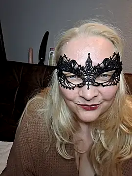 Snapshot of MaskedQueen77 chatting on 05-21-26, 06:38 MaskedQueen77 online show from 05-21-26, 06:38