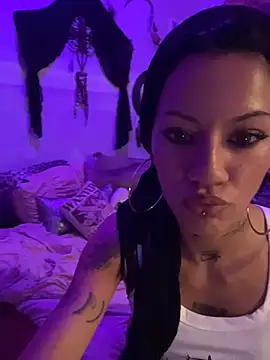 Snapshot of luxxlola chatting on 08-06-26, 02:28 luxxlola online show from 08-06-26, 02:28