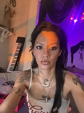Snapshot of luxxlola chatting on 06-28-26, 01:50 luxxlola online show from 06-28-26, 01:50