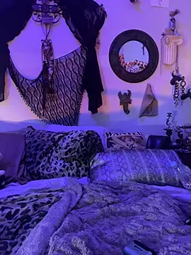 Snapshot of luxxlola chatting on 04-08-26, 11:33 luxxlola online show from 04-08-26, 11:33