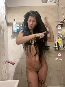Snapshot of luxxlola chatting on 05-31-26, 02:17 luxxlola online show from 05-31-26, 02:17