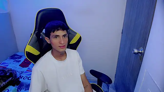 Akyra latinn online show from 02-26-26, 09:48