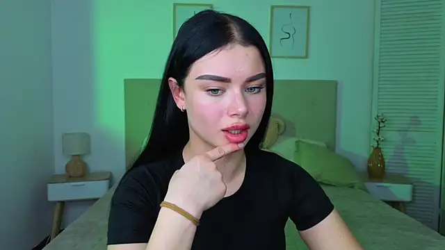 Snapshot of Silena_sky chatting on 02-10-26, 01:32 Silena sky online show from 02-10-26, 01:32