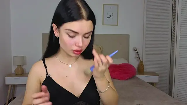 Snapshot of Silena_sky chatting on 02-14-26, 01:33 Silena sky online show from 02-14-26, 01:33