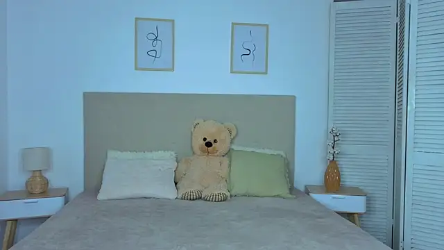 Snapshot of Silena_sky chatting on 02-09-26, 02:15 Silena sky online show from 02-09-26, 02:15