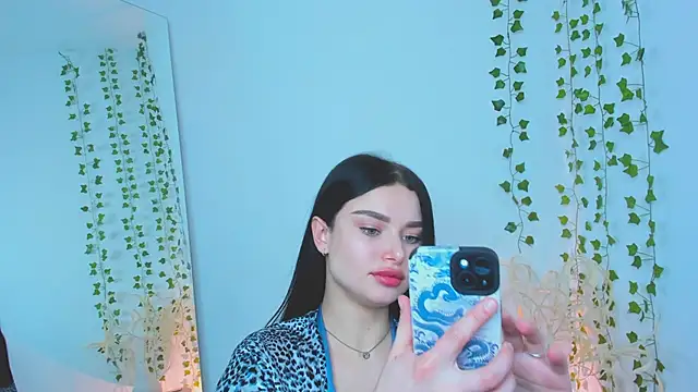 Snapshot of Silena_sky chatting on 02-16-26, 02:05 Silena sky online show from 02-16-26, 02:05