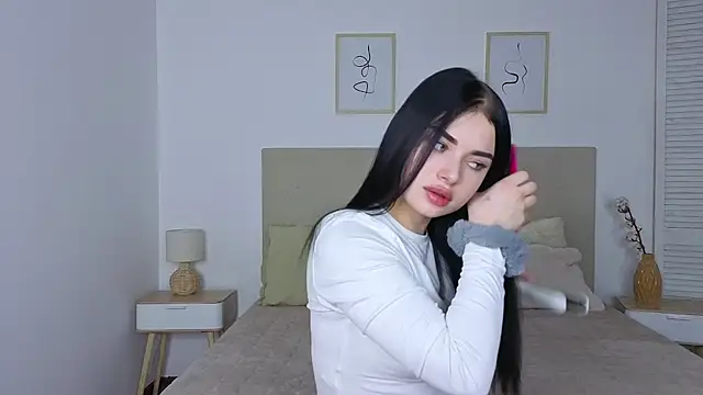 Snapshot of Silena_sky chatting on 02-18-26, 01:40 Silena sky online show from 02-18-26, 01:40