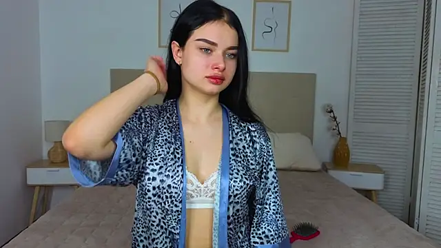 Snapshot of Silena_sky chatting on 02-15-26, 01:54 Silena sky online show from 02-15-26, 01:54