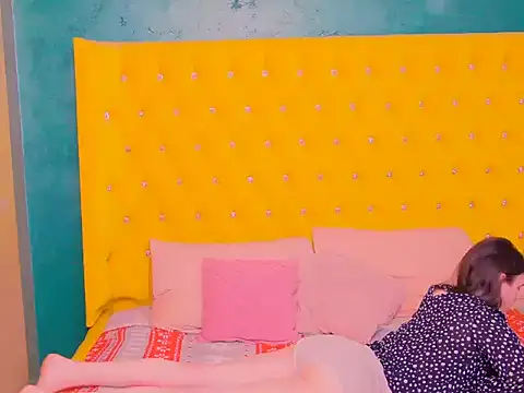 Izzymonroey online show from 01-18-26, 01:03