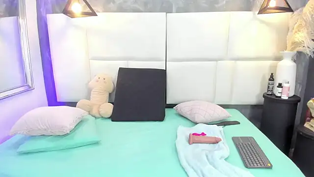 Martina armos online show from 04-19-26, 01:12