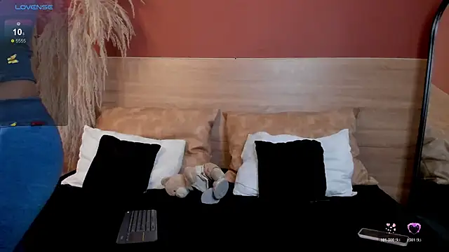 scarlett25   online show from 02-22-26, 03:02