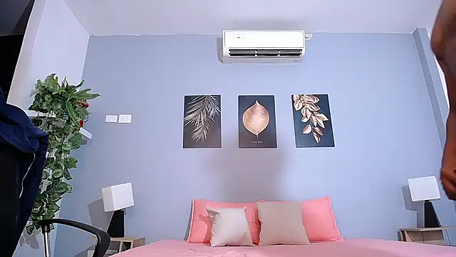 Snapshot of DanielHaloran chatting on 02-14-26, 01:22 DanielHaloran online show from 02-14-26, 01:22