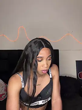 Snapshot of YourDreamReal chatting on 03-03-26, 11:01 YourDreamReal online show from 03-03-26, 11:01