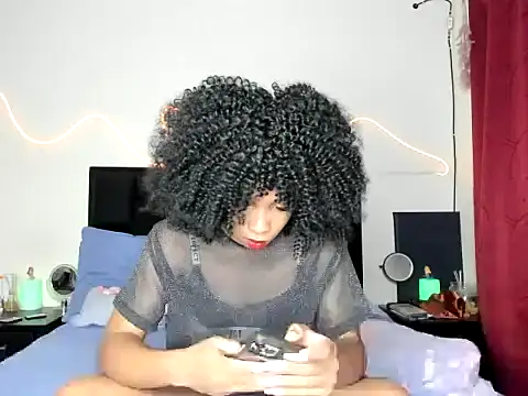 Snapshot of YourDreamReal chatting on 02-05-26, 01:01 YourDreamReal online show from 02-05-26, 01:01