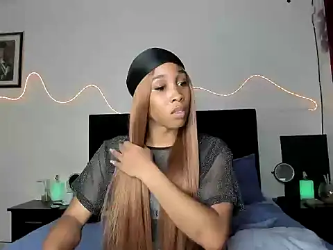 Snapshot of YourDreamReal chatting on 02-06-26, 01:12 YourDreamReal online show from 02-06-26, 01:12