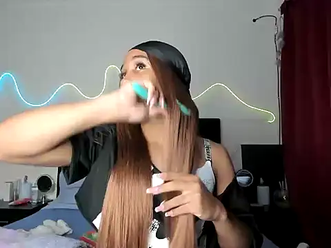 Snapshot of YourDreamReal chatting on 02-11-26, 03:28 YourDreamReal online show from 02-11-26, 03:28