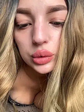 Snapshot of SashaPri chatting on 02-09-26, 12:03 SashaPri online show from 02-09-26, 12:03