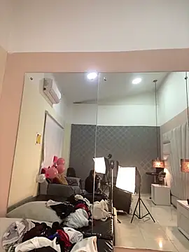 JuliaaVega online show from 02-12-26, 12:05