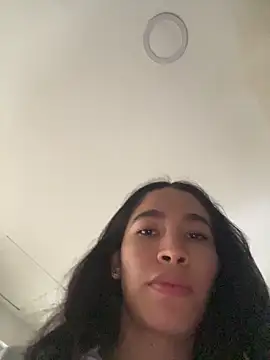 JuliaaVega online show from 04-14-26, 12:54