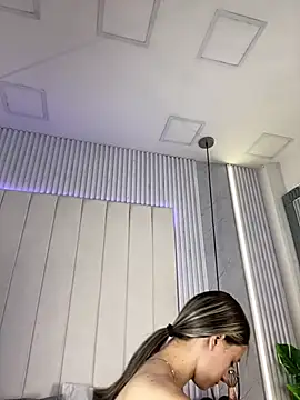 JuliaColemann online show from 04-12-26, 11:46