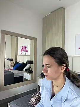 JuliaColemann online show from 06-24-26, 11:53